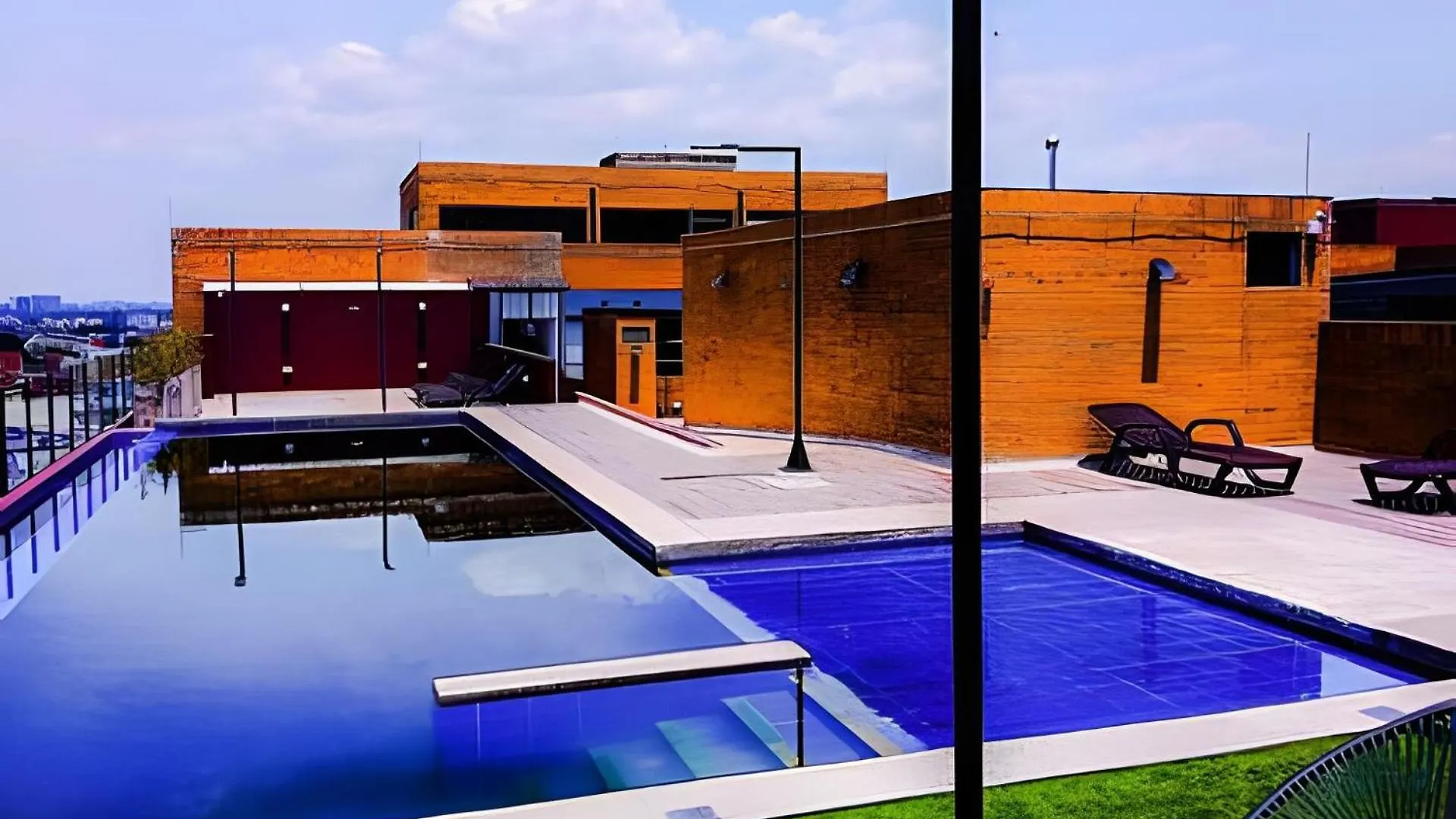 Loft En Chapinero Con Piscina Y Jacuzzi - 417 contacts